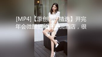 年齡不大辍學少女和社會紋身男友賓館開房啪啪,護士制服誘惑勾得小哥激動連連