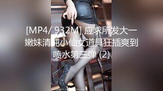 《魔手外购极品厕拍》商业城女厕全景偸拍多位少女少妇熟女方便，后位先拍脸再拍大白屁股，憋尿到极限的良家少妇动作逗死人 (18)