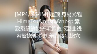 厕拍大神潜入外语学院隔板女厕偷拍学妹尿尿红衣美眉说一个门坏掉了