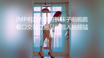 [MP4]蓝衣背带裤妹子啪啪跪着口交站立翘屁股后入抽插猛操