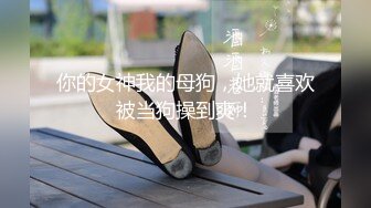 宝贝喜欢被调教，露脸趴下吃鸡鸡，乖巧听话