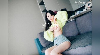 重口味SM饱满害羞女孩双手绑住吊起来美乳诱人皮鞭抽打后背打够了在后入操穴