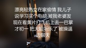 骚货客厅自慰，片尾有半露脸照片