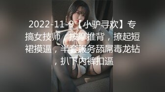 玩瓶子的小女生