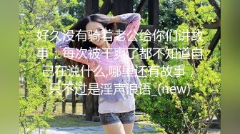 00后短发萝莉嫩妹被两大汉随意玩弄，边口边后入振动棒摩擦，骑乘假屌口交花样非常多，娇小身材上位扭动小腰