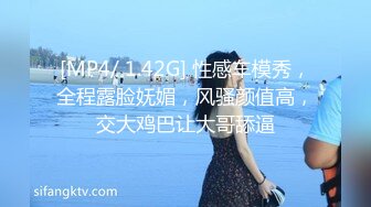 轻熟女姐妹花激情4P大秀直播，全程露脸诱惑白丝床上一起啪啪上位浪叫给狼友看，真鸡巴骚让小哥多体位蹂躏