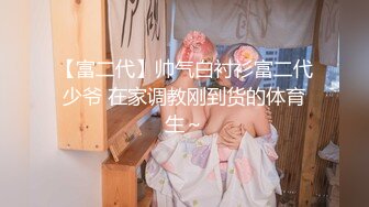 身材不错的少妇 喜欢舔脚被操 床上女上位操逼 后入猛草 口暴