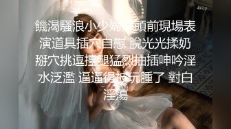 穿着工作制服的老婆被单男玩弄