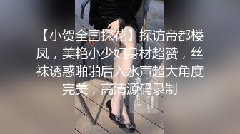 烈焰红唇花臂纹身美乳小姐姐，脱掉衣服扭动细腰，坐在椅子上振动棒插穴