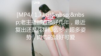 跟踪尾随偷袭走夜路的美女少妇搂住摸奶抠逼强行按倒地上啪啪