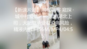 丝袜高跟露脸轻熟女姐姐的诱惑，跟狼友撩骚互动，淫水已湿透骚逼，道具抽插浪叫不止