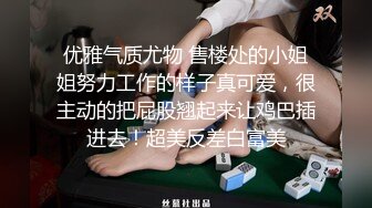 中年妇女的诱惑，全程露脸开档黑丝高跟情趣，听狼友指挥展示揉奶玩逼，逼毛性感淫水多多，道具玩弄阴蒂真骚[