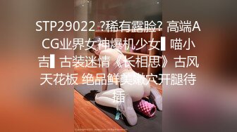 超人哥哥内裤套头跟熟女姐姐在狭小的车内激情大战，口交啪啪持久力很强，各种姿势激情抽插，叫得很骚非常刺激1