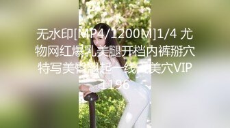 粉鲍鱼御姐范美少妇，也可以体验国外的动力，无套女上位打桩简直爽翻天，后入打飞机全力榨精