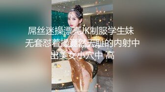 强烈震惊，小伙直播与媳妇和媳妇妈妈搞双飞，操完丈母娘再操媳妇