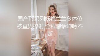 长相清纯火辣身材巨乳妹子酒店3P啪啪，黑丝口交猛操晃动大奶给摄影小哥口交，后入大屁股再自慰诱惑