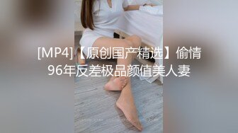 花臂纹身美少女居家操逼，坚挺白嫩美乳，蹲着抓屌吸吮，骑乘位操肥唇骚穴，操完再自慰