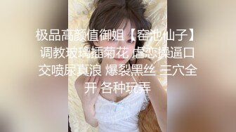 性感红唇腰细美乳妹子抠逼道具自慰，近距离特写掰穴看洞洞，手指拍打扣弄道具小JJ抽插，高潮出水呻吟娇喘