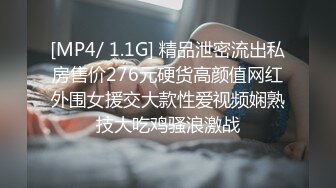 五月新流出厕拍大神潜入商场隔板女厕侧后偷拍顾客和服务员尿尿尿很急的健美裤靓女 (9)