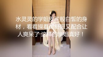 带美女到餐厅厕所操逼，撩起裙子白丝美穴，踩在马桶上扒开内裤后入，忍不住呻吟娇喘，第一视角抽插美臀℘ 美穴