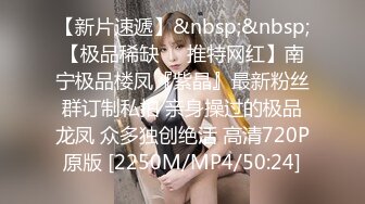 [MP4/ 471M]&nbsp;&nbsp;唇钉美女美乳翘臀无毛骚穴，听狼友指挥大秀直播，性感的逼逼娇嫩的奶子道具抽插浪