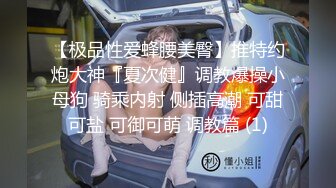 她的洞被两根大家伙弄坏了