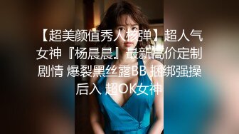 露脸！熟女人妻穿着丝袜来电梯接我，进屋就开干