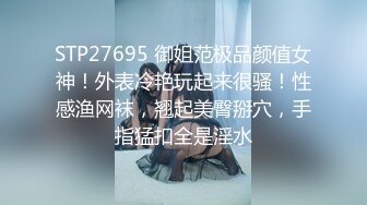 cd月儿：直男小哥吃着cd姐姐的大鸡，后面被ts大鸟姐姐弄得舒舒服服，双重享受，被两个tscd姐姐猛爆