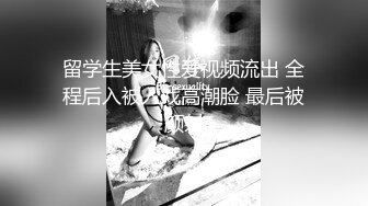 【极品稀缺 破解摄像头】JK风小姐姐更衣间拿手机自拍 多角度偷拍