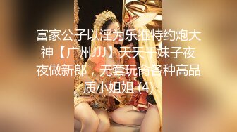 巨乳轻熟女，风骚大屁股露脸啪啪大秀，无毛白虎逼让大哥压在身下，揉着骚奶子暴力抽插直插子宫深处激情上位