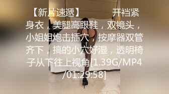 极品阿姨太骚了不得不吃药满足她“这是什么？”伟哥”你今天要干死我啊”