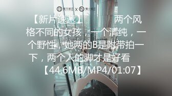 主題酒店鐘點房拍攝到的兩個領導模樣大叔和少婦女下屬開房3P輪流草 場面淫蕩刺激 露臉高清