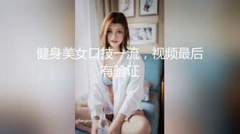 短发女神客厅沙发边自慰，超多道具，狠插白虎美穴