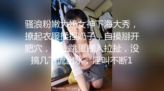 36D巨乳骚人妻，黑丝高跟诱惑，这大屁股谁不喜欢啊，让小哥玩着骚奶子深喉大鸡巴，激情上位爆草奶子乱晃