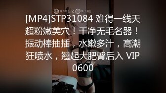 无毛逼黄毛小妹性感纹身露脸跟小哥激情啪啪直播给狼友看，口交大鸡巴激情上位让小哥吃奶子，抽着烟享受抽插