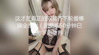 身材颜值很不错的性感美女晚上骗男友出来遛狗却偷偷到酒店上门援交,第一次就被男的把逼干流血了还忍着继续被操.