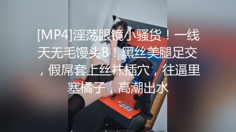 门缝偷窥嫂子洗香香