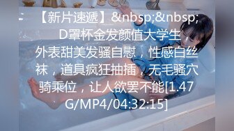 [MP4/ 765M] 两个年轻小妹伺候叔侄两激情4P啪啪大秀，一起舔弄鸡巴和蛋蛋样子好骚，伺候了小伙子又伺候大哥哥浪叫呻吟