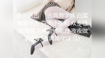 高颜值大奶美女户外吃鸡