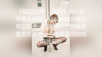 让熟女穿上刚买的学生制服