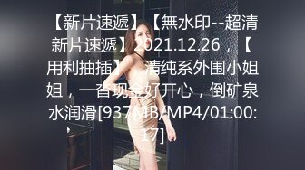 室友把大奶女友带回宿舍录制啪啪视频,吵得上铺兄弟睡不着骂了他们一顿,故意抱起女友请上