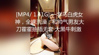 酒店干金发网红外围美女,调调情69姿势舔小穴,扶着大屁股后入撞击