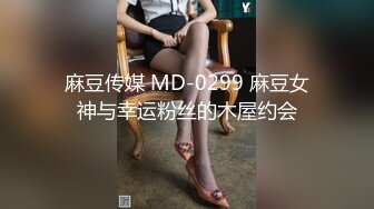 餐厅女厕全景偷拍牛仔裤美女⭐毛毛逼阴唇还不算太黑