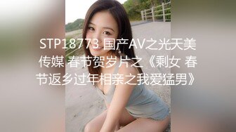 艳妇眼镜人妻、大肥臀粉色内裤一脱，露出白点点的鲍鱼，溪水哗啦啦流，畅快！