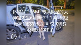 超清纯反差母狗拿着手机自拍自己口里吃着jb