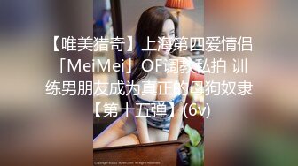 [MP4/ 124M]&nbsp;&nbsp;落地窗前，美艳少妇和一群狼友，虎视眈眈的后入，车来车往，太劲了