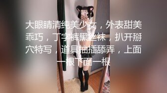 时尚牛仔裤丰满乳房极品身材人妖躺在床上亲吻大屌被操屁眼闭眼享受后门的快感