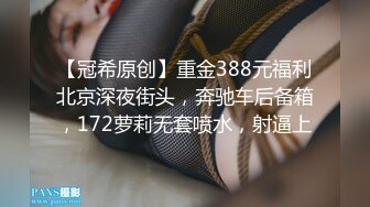 洗澡时被男友强拍肥B