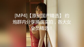 【新片速遞】 三男两女居家乱交Party,俩小母狗翘著蜜桃臀等待大J8的进入,场面疯狂,呻吟声不断[427M/MP4/50:22]