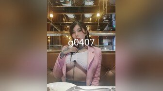 商场女厕偷拍新婚美女的微毛小粉鲍